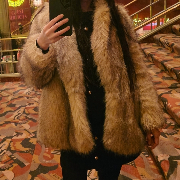 Zara fur coat - Picture 3 of 3